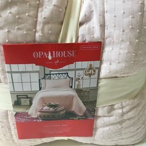 BRAND NEW OPALHOUSE TWIN QUILT - pale pink